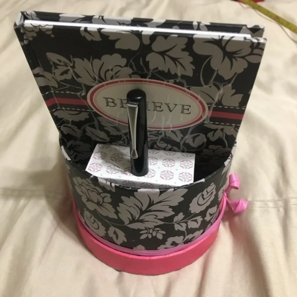 Floral Stationery Set with Pen